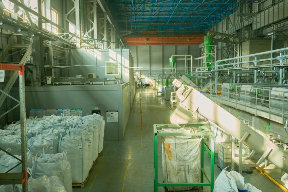 Moscow SEZ began to process recycled plastic into products for housing and communal services