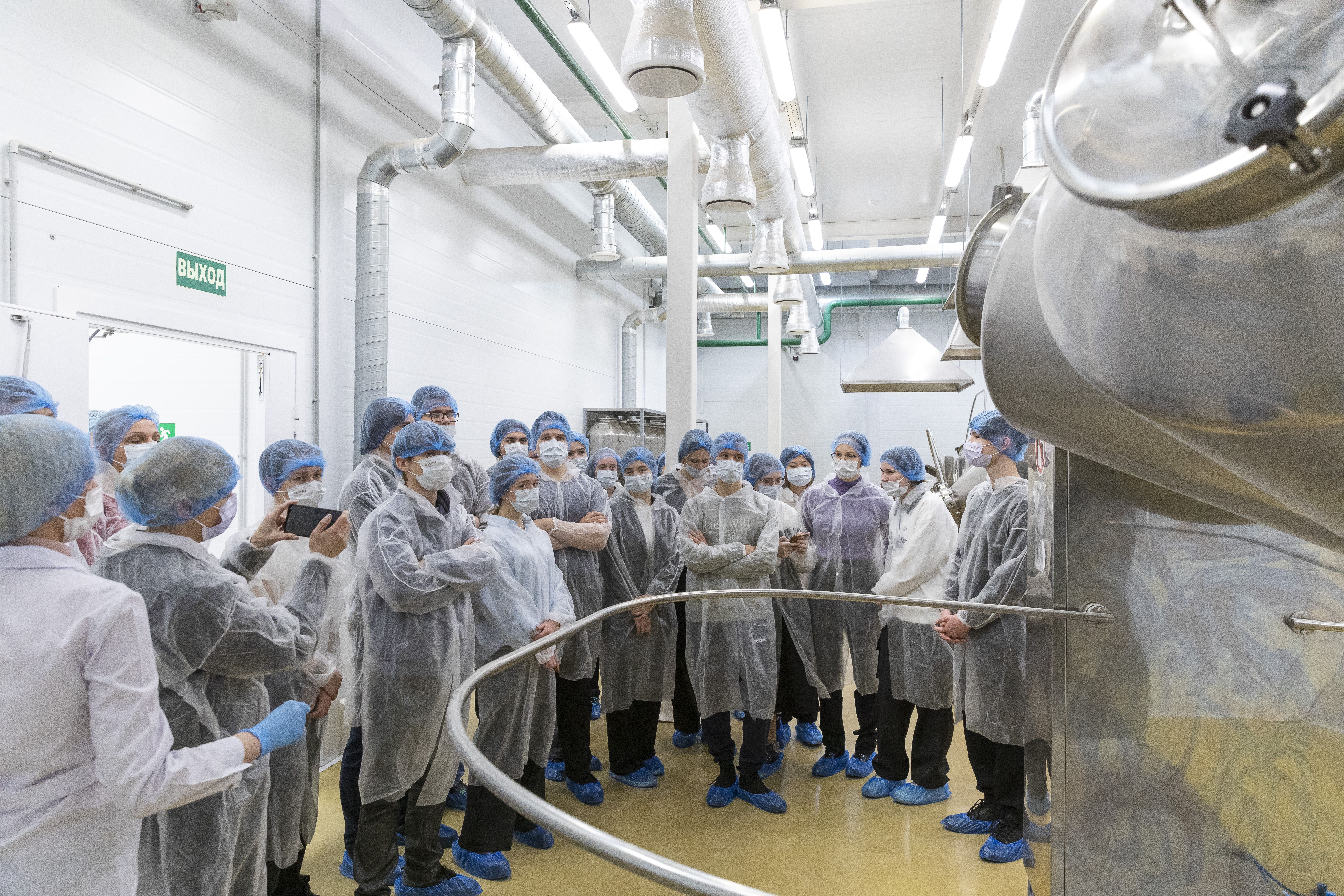 Around 1,400 students from engineering classes visited the Moscow SEZ “Technopolis.”