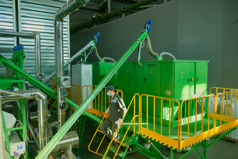 Moscow SEZ began to process recycled plastic into products for housing and communal services