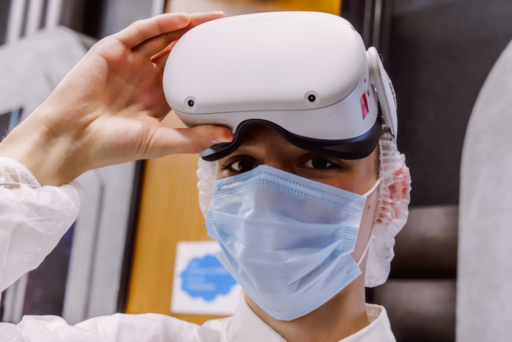 Virtual reality technologies from the Technopolis Moscow SEZ will help master the professions of a turner and a bioengineer