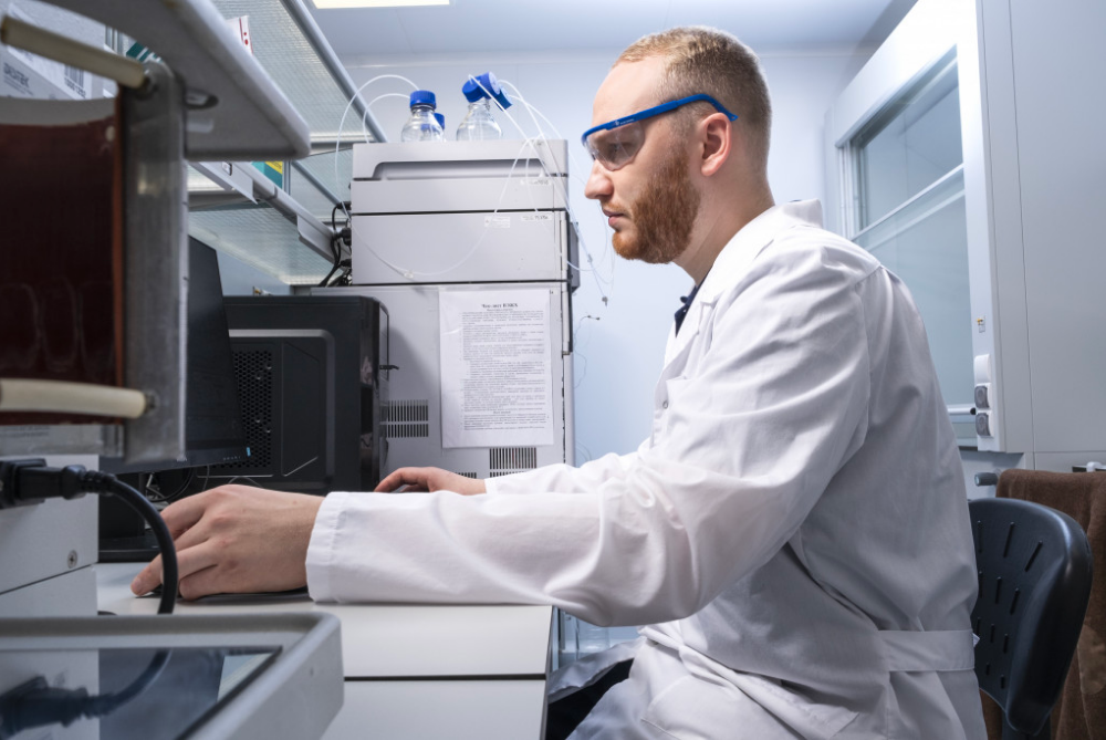 Vladimir Yefimov spoke about the opening of 80 vacancies at pharmaceutical enterprises of the capital SEZ