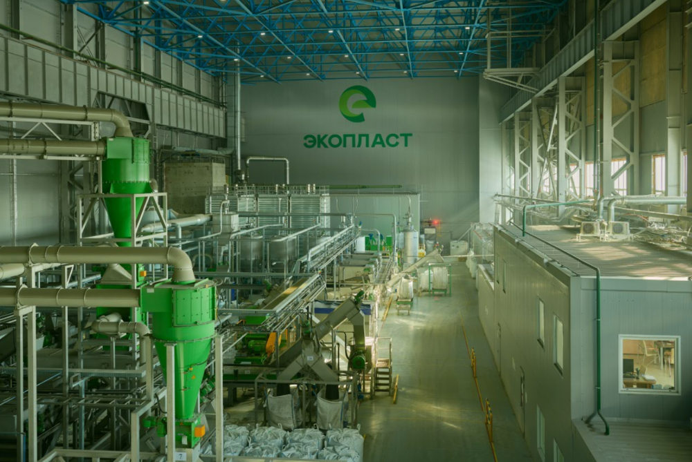 Moscow SEZ began to process recycled plastic into products for housing and communal services