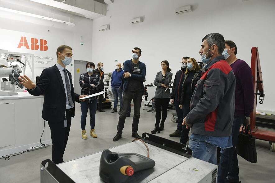 An open day was held at the Center for Industrial Robotics at the site of the SEZ Technopolis Moscow