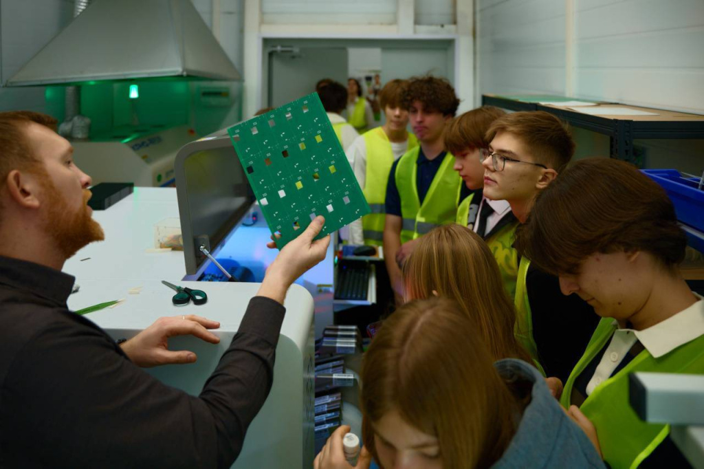 Physics, chemistry and logic: a spring intensive for children was held in the SEZ of Moscow