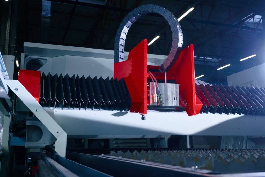 A new machine from a Moscow SEZ resident cuts metal at speeds of up to 300 meters per minute