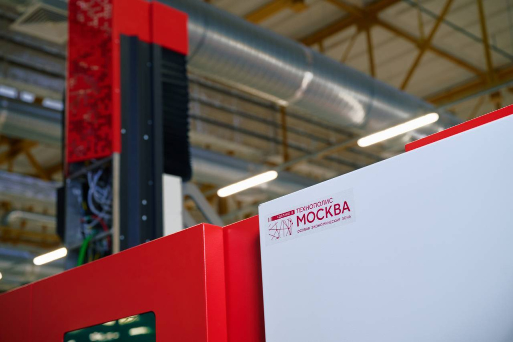 A new machine from a Moscow SEZ resident cuts metal at speeds of up to 300 meters per minute