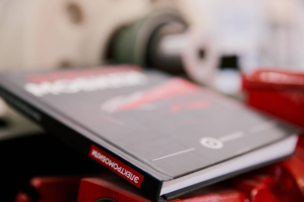 A book about modern technologies of the electric car industry was published by the SEZ company of Moscow and the Moscow Polytechnic Institute