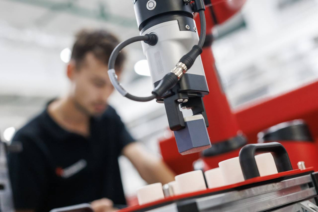 A training station for programming industrial robots was created in the Technopolis Moscow SEZ