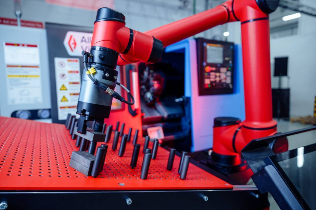 A training station for programming industrial robots was created in the Technopolis Moscow SEZ