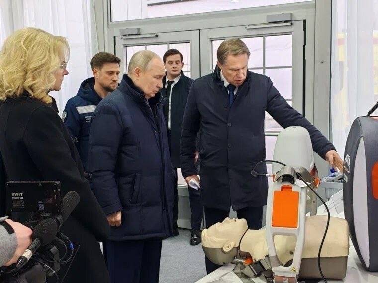 President Vladimir Putin visited the Federal Center for Disaster Medicine and inspected an exhibition of Russian medical equipment