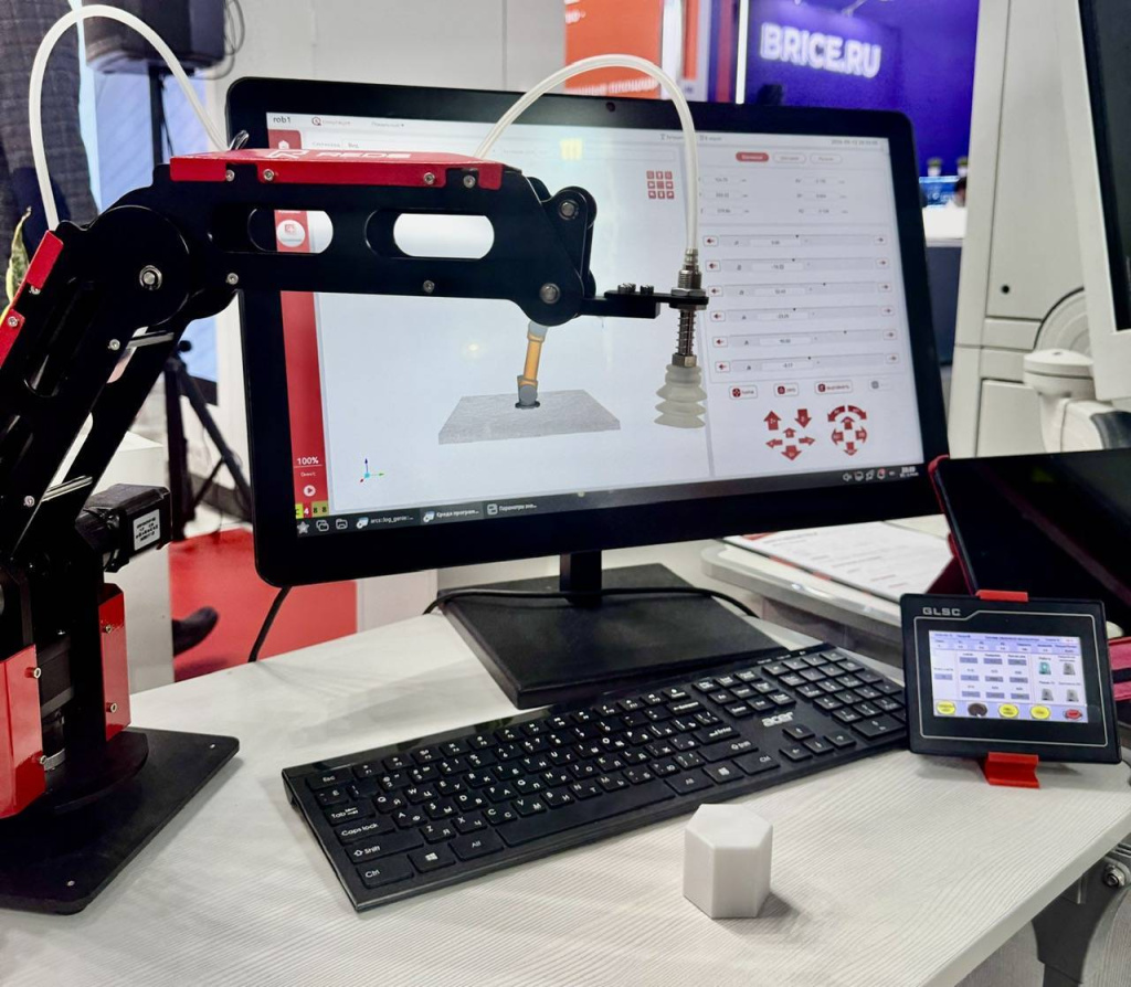 A training station for programming industrial robots was created in the Technopolis Moscow SEZ