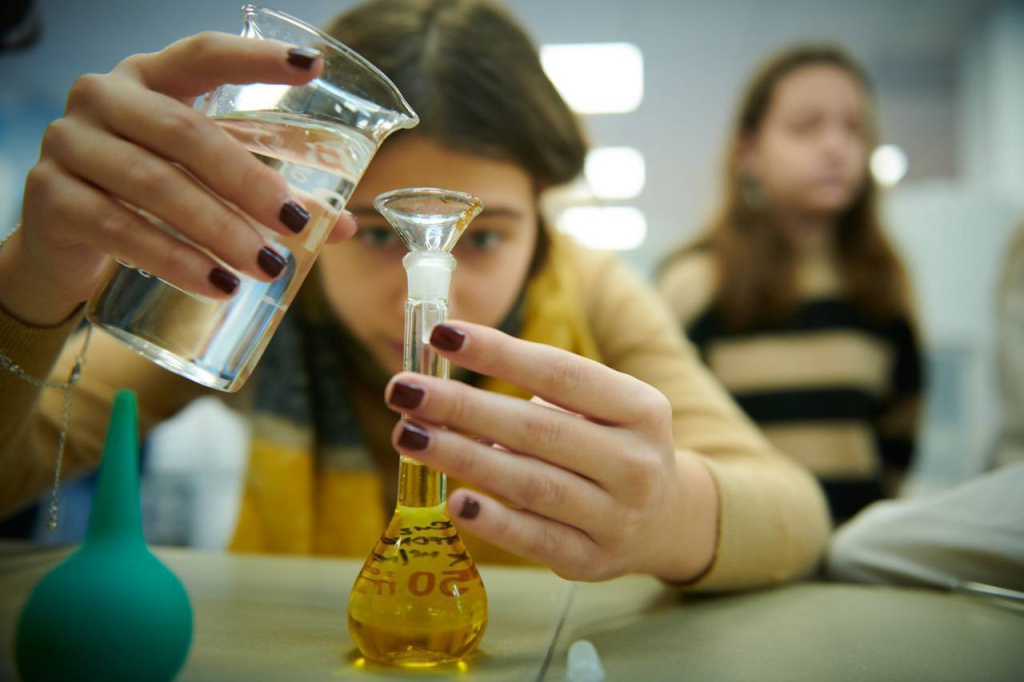 Physics, chemistry and logic: a spring intensive for children was held in the SEZ of Moscow