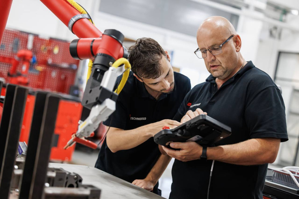 A training station for programming industrial robots was created in the Technopolis Moscow SEZ