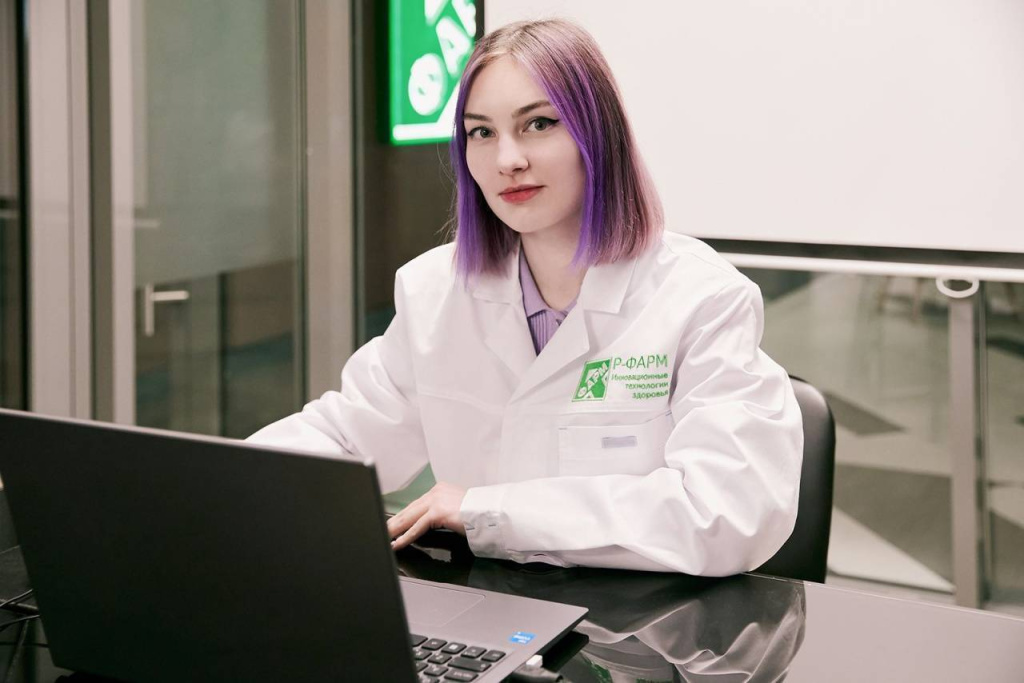 Neural networks, robots and machine tools: what students learn in practice in the Technostage project