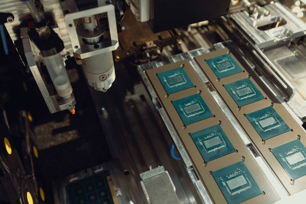 A new assembly and testing complex with a capacity of up to 200,000 microchips per month has been opened in the SEZ of Moscow